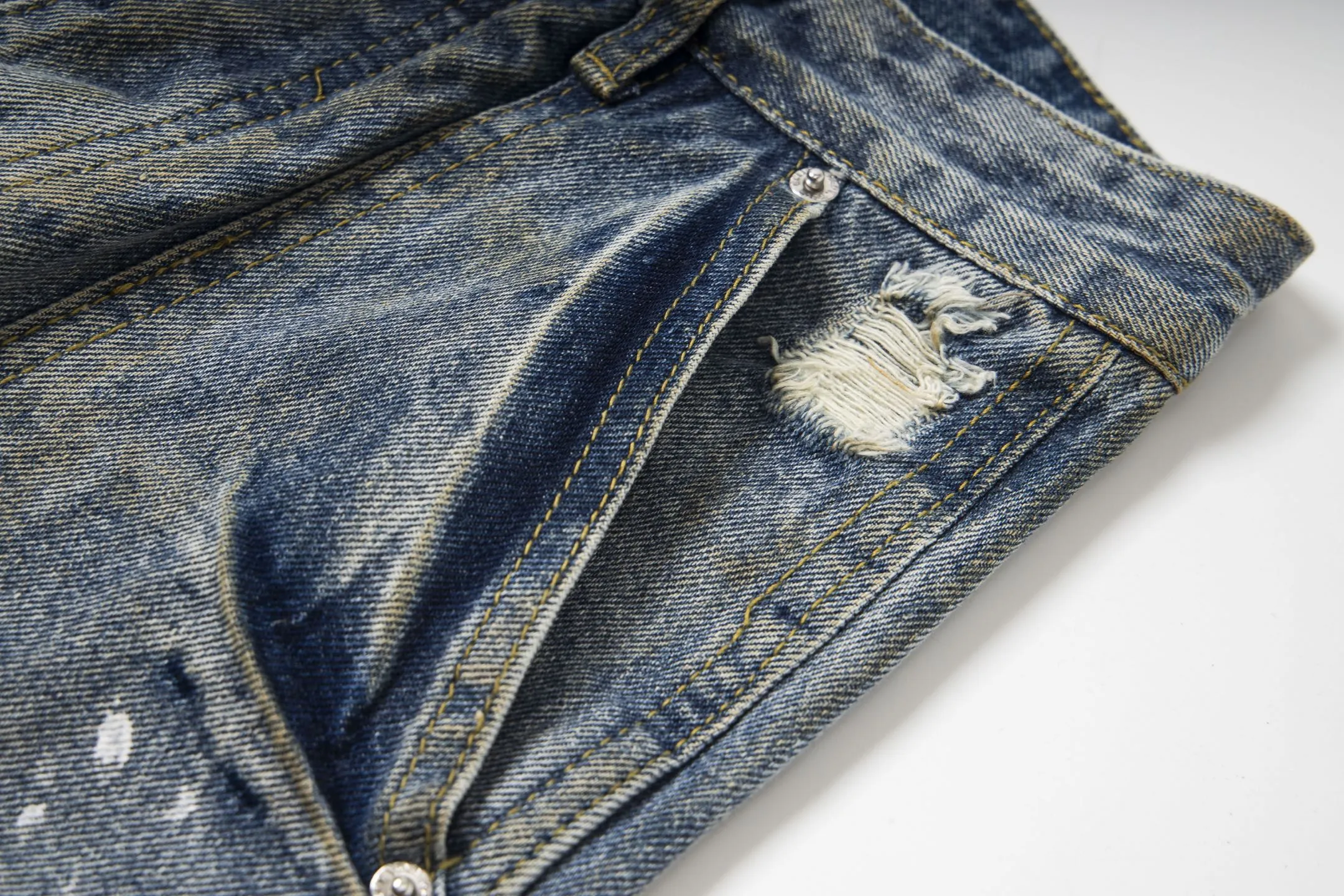 #8179 P260💰 GALLERY DEPT. Vintage splash-ink hole-cut logging spray-on dirty mud-dyed loose washed jeans - truly restore the ultimate texture of Vintage - original hardware accessories washed and other elevators, QR code analysis are all purchased from the original factory, high degree of restoration, you are welcome to compare with a certain product~ - Three-dimensional version Loose and comfortable, not picky about the figure, tall and slim, factory Seiko, original quality control, same style for men and women, can be matched with couples, versatile recommendation Essential jeans for all seasons - sizes: 28 30 32 34 36